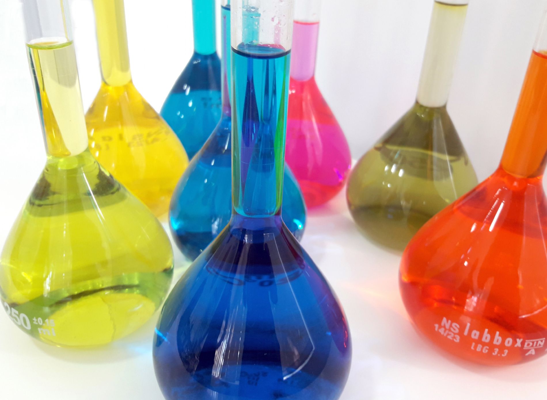 Abonos y fertilizantes especiales basados en el uso de �cidos Carbox�licos de Bajo Peso Molecular (B.P.M)