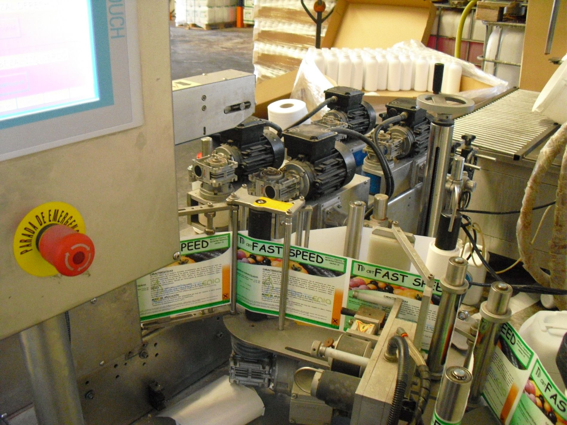 آلة وضع ملصقات الأسمدة